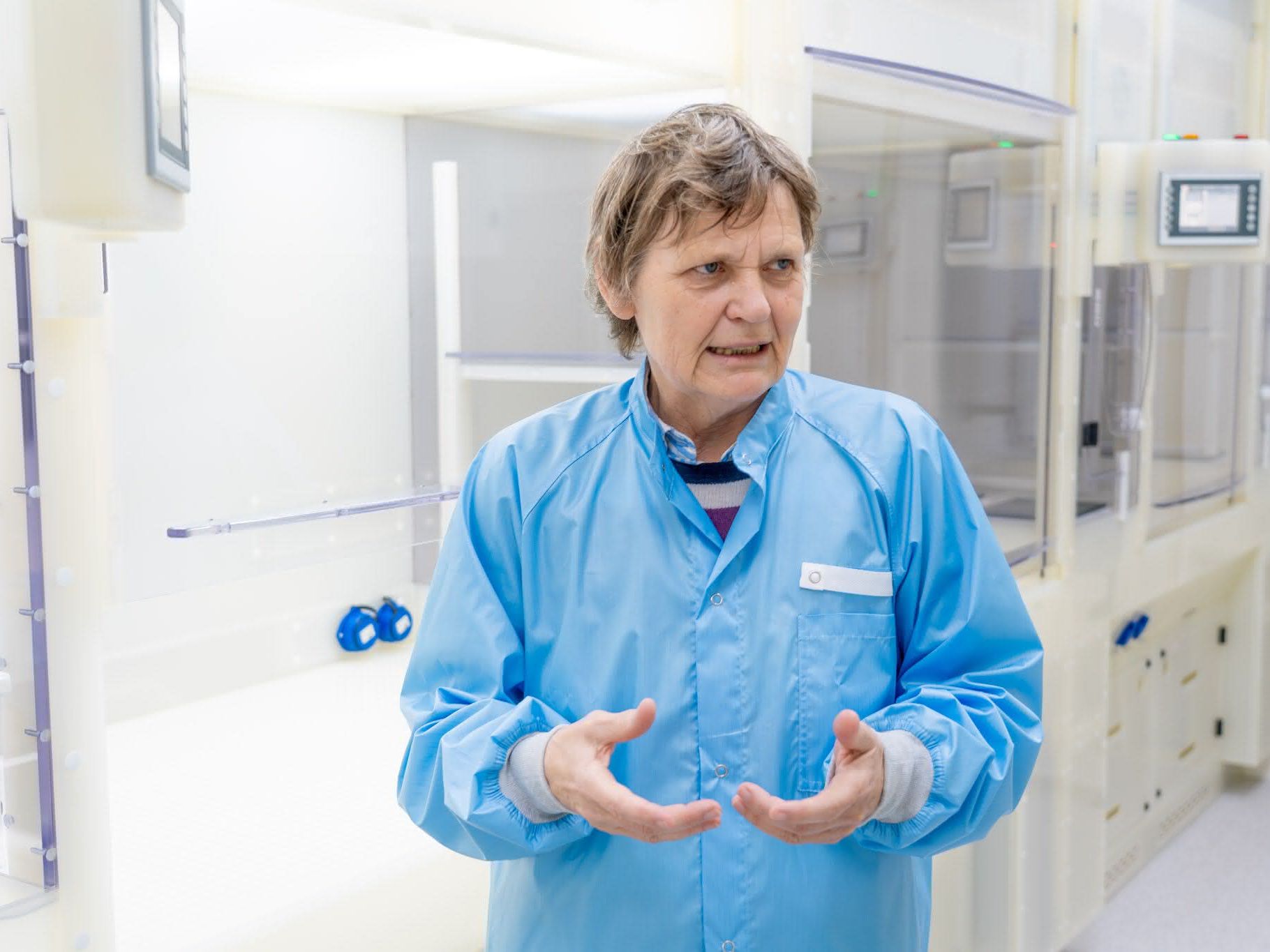 Prof. Dr. Marion Tichomirowa im metallfreien Reinraumlabor. Prof. Dr. Marion Tichomirowa im metallfreien Reinraumlabor.