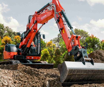 Ein Bagger von Kubota auf einem Baustellengelände