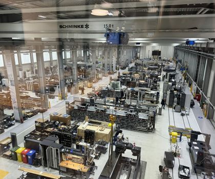Moderne Brownfield-Produktion bei BHS Corrugated: Eine zentrale Daten- und Kommunikationsschicht vernetzt Maschinen, Anwendungen und IT-Systeme für mehr Transparenz und Zukunftsfähigkeit.