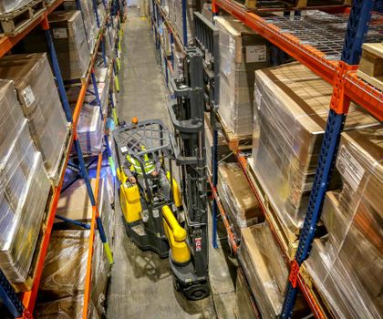 Combilift auf der Fachpack: Gelenkig stapeln Combilift auf der Fachpack: Gelenkig stapeln