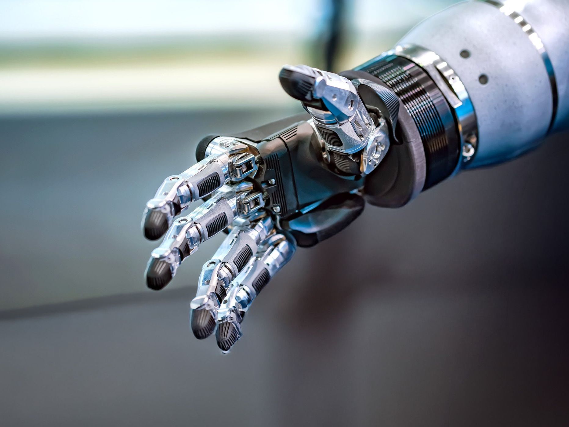 Infineon Startup Challenge 2026: Humanoide Robotik im Fokus. Symbolbild Hand eines humanoiden Roboters Hand eines humanoiden Roboters