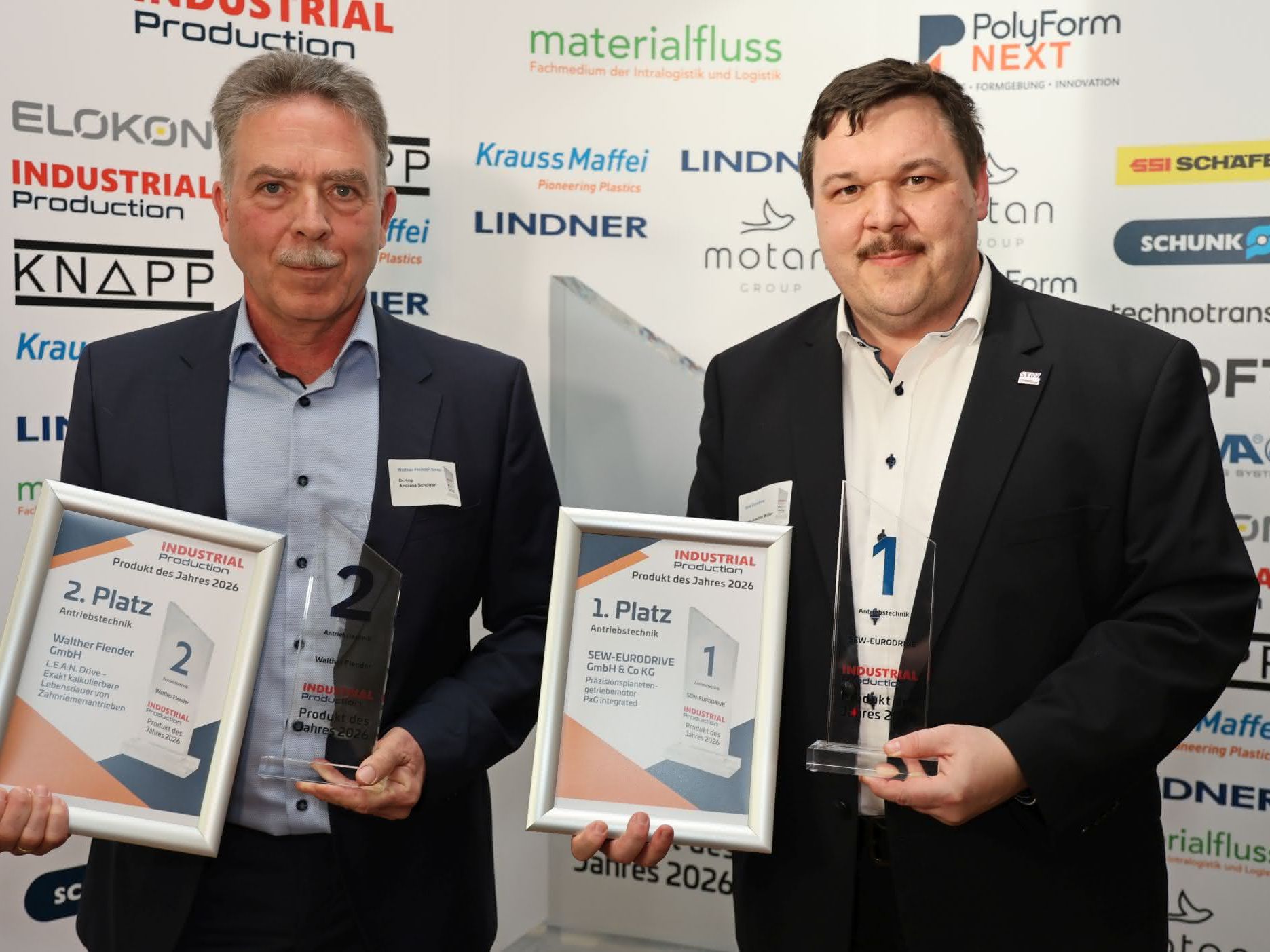 Hans-Joachim Müller nimmt für SEW Eurodrive den 1. Platz in der Kategorie Antriebstechnik entgegen. Hans-Joachim Müller nimmt für SEW Eurodrive den 1. Platz in der Kategorie Antriebstechnik entgegen.