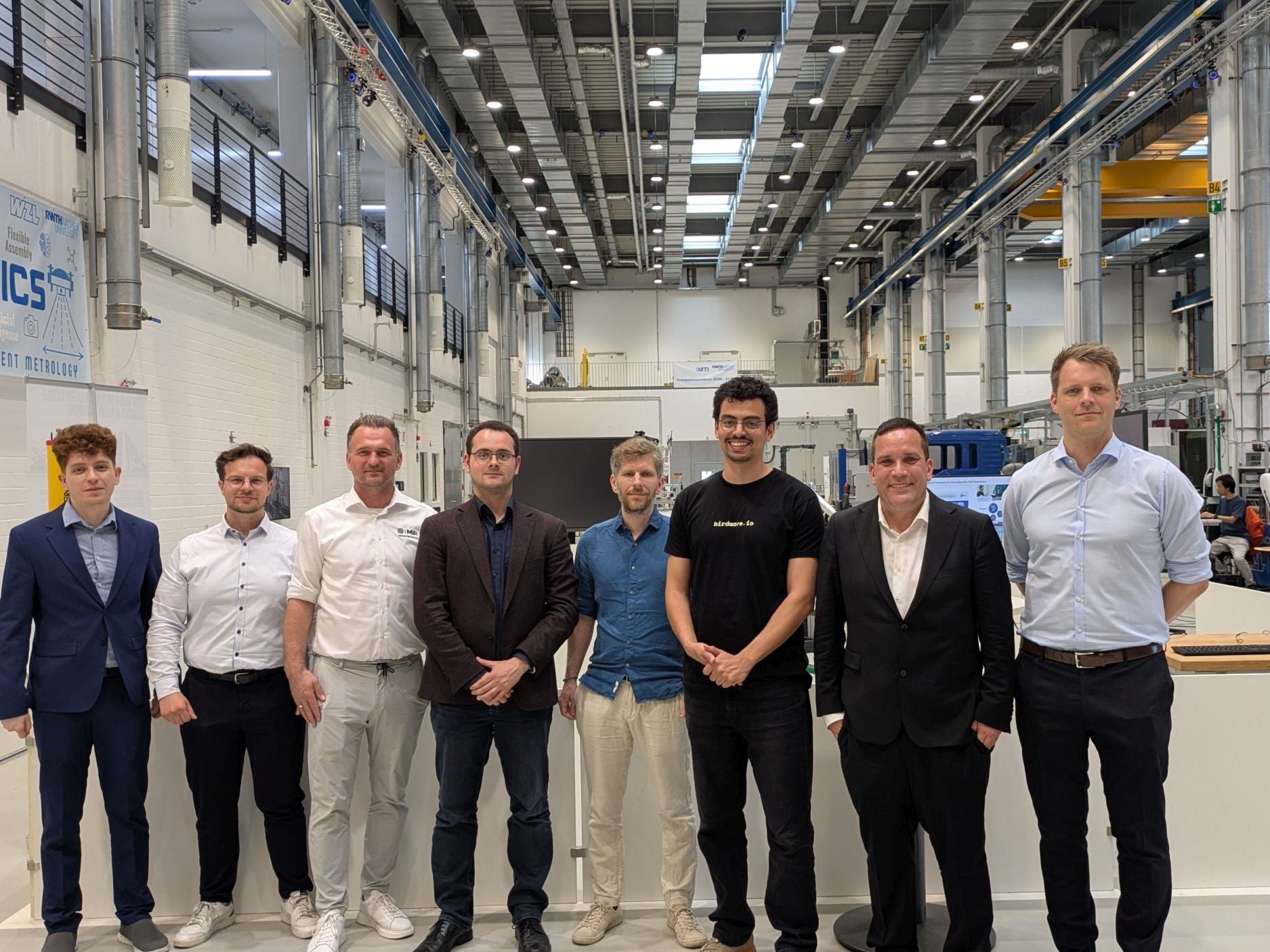 The AKIMI research project is developing an agent-based AI designed to significantly simplify the setup, programming, and reconfiguration of robotic systems for small and medium-sized enterprises. The goal is to make robotics more flexible and accessible without requiring in-depth programming knowledge, through natural language control and transparent AI decisions. The “AKIMI” research project (Agent-Based AI for Intuitively Reconfigurable Robotics in Small and Medium-Sized Enterprises) has been launched