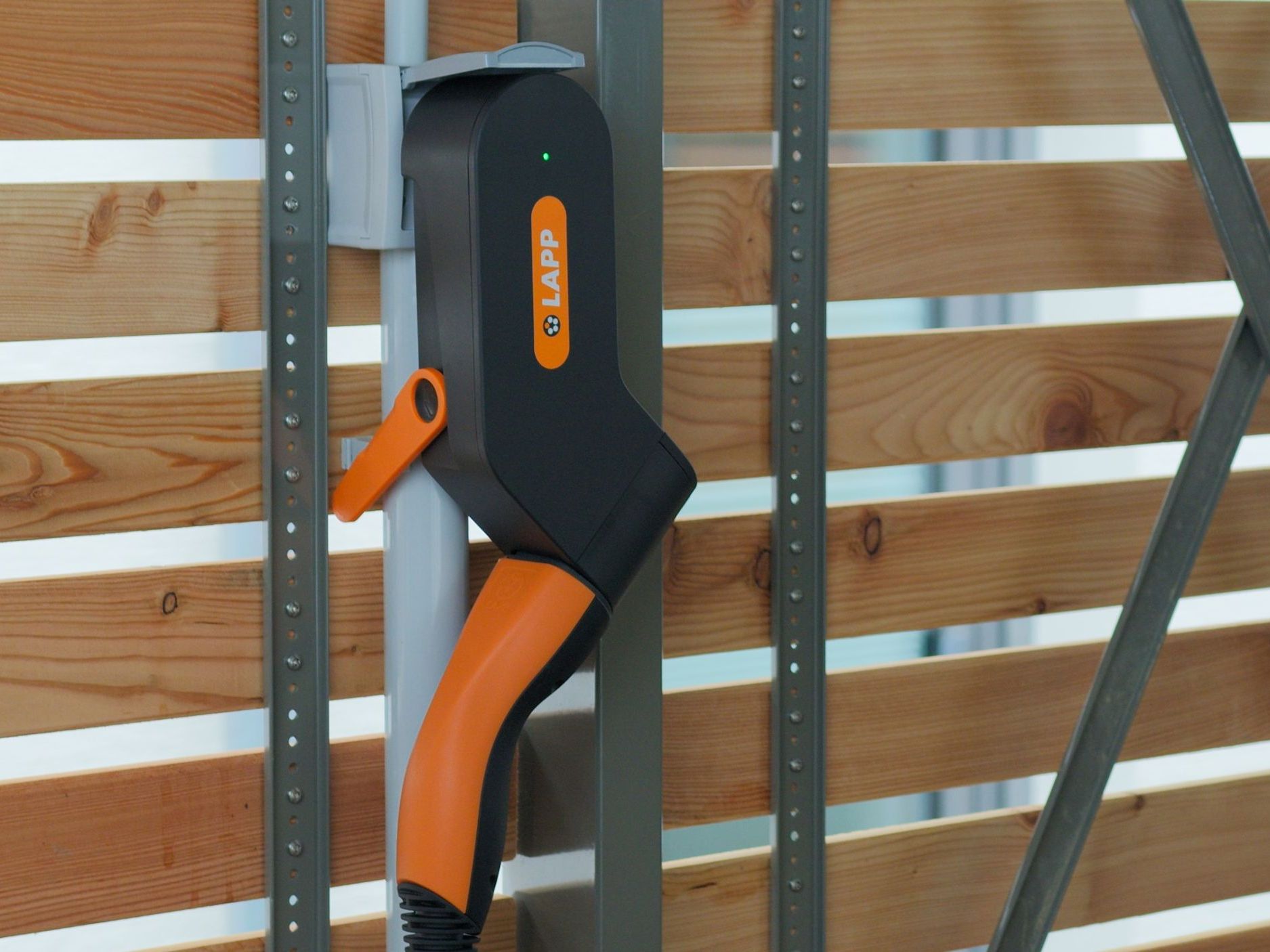 Lapp relies on Ultramid from BASF: Mobile charging of electric vehicles