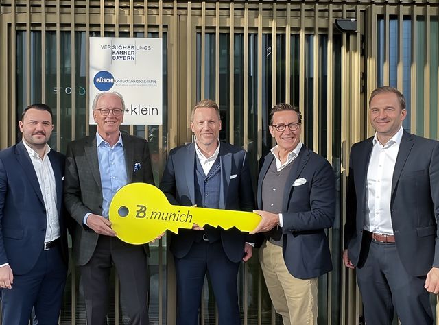 Das Joint-Venture-Projekt der Büschl Unternehmensgruppe und ehret+klein wurde nun an die Versicherungskammer übergeben B.munich am Hauptbahnhof München fristgerecht fertiggestellt und an Konzern Versicherungskammer übergeben