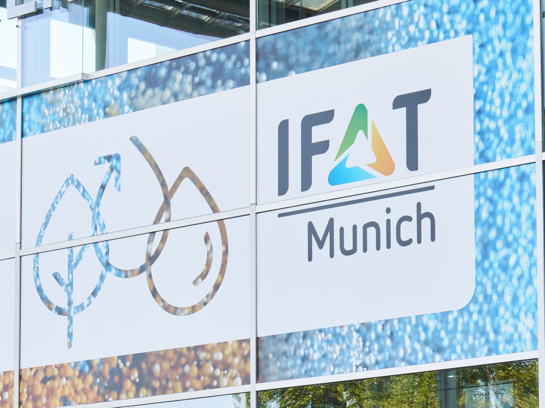 Ifat 2026: PFAS-Analytik, Phosphorrecycling und Abwasserlösungen für Labore Eingang zur Messe Ifat in München