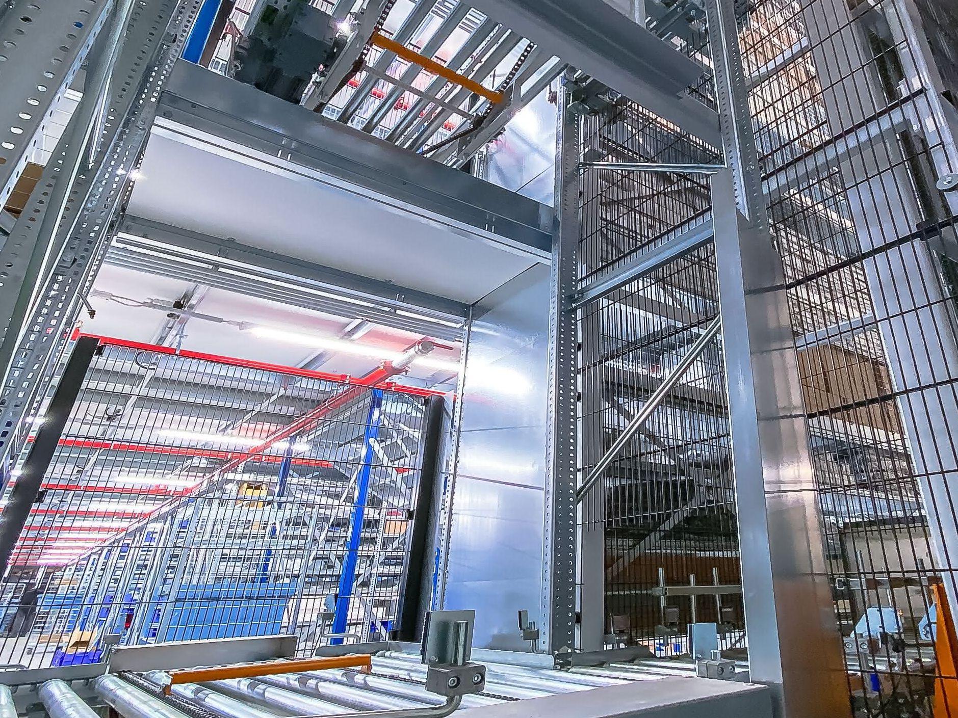 Vertical conveyors from HaRo