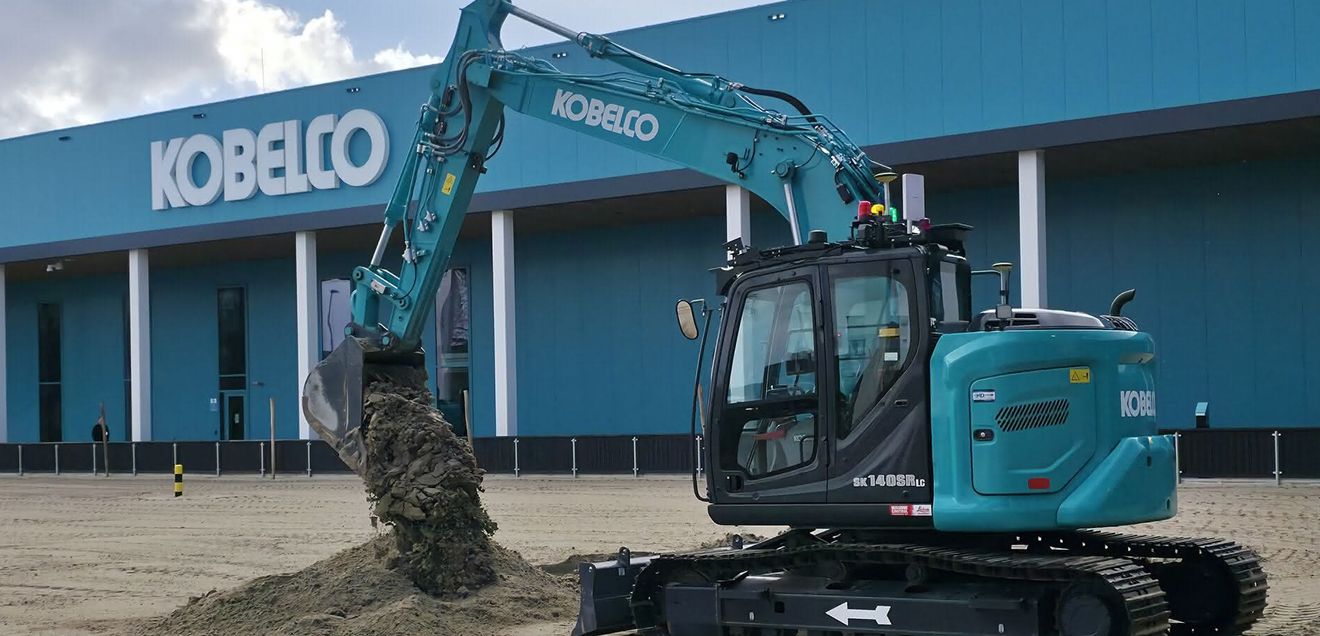 KDive Ein durch KDive ferngesteuerter Bagger von Kobelco auf dem Testgelände in Lelystad