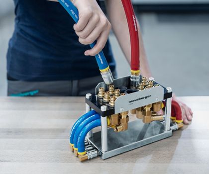 Multikupplung: Rüstzeitoptimierung bei Temperieranschlüssen Multikupplung: Rüstzeitoptimierung bei Temperieranschlüssen