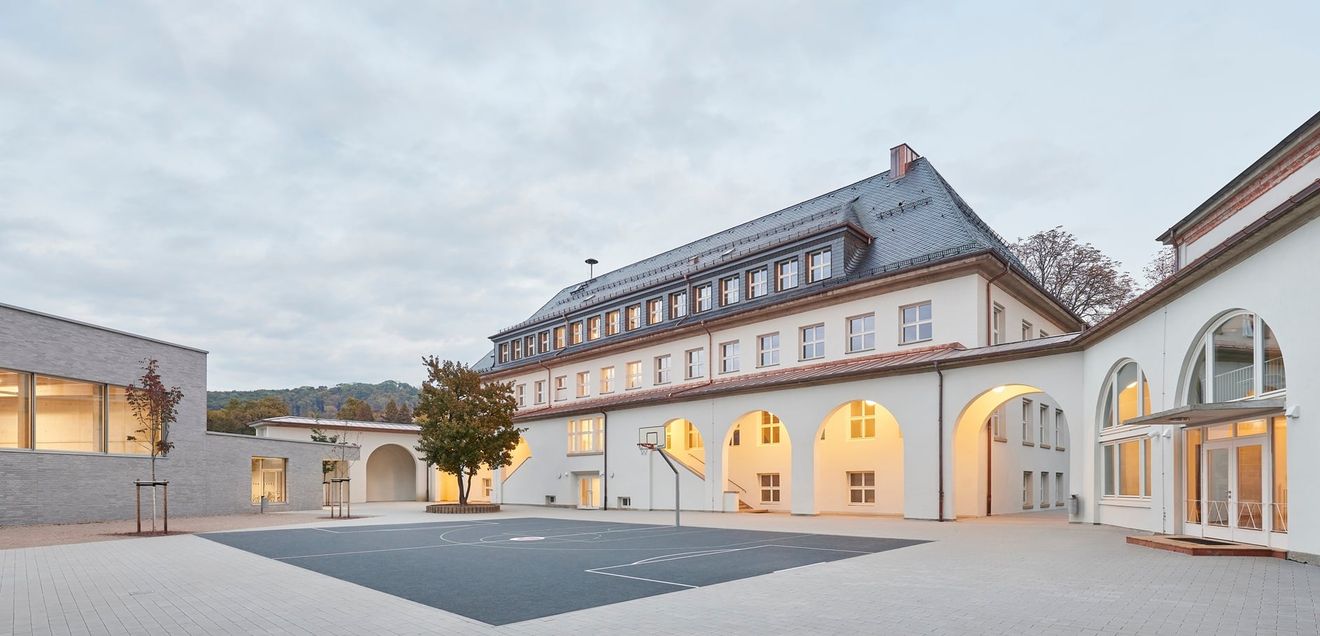 Denkmalgerechte Sanierung einer Grundschule mit mayer bährle Denkmalgerechte Sanierung einer Grundschule mit mayer bährle