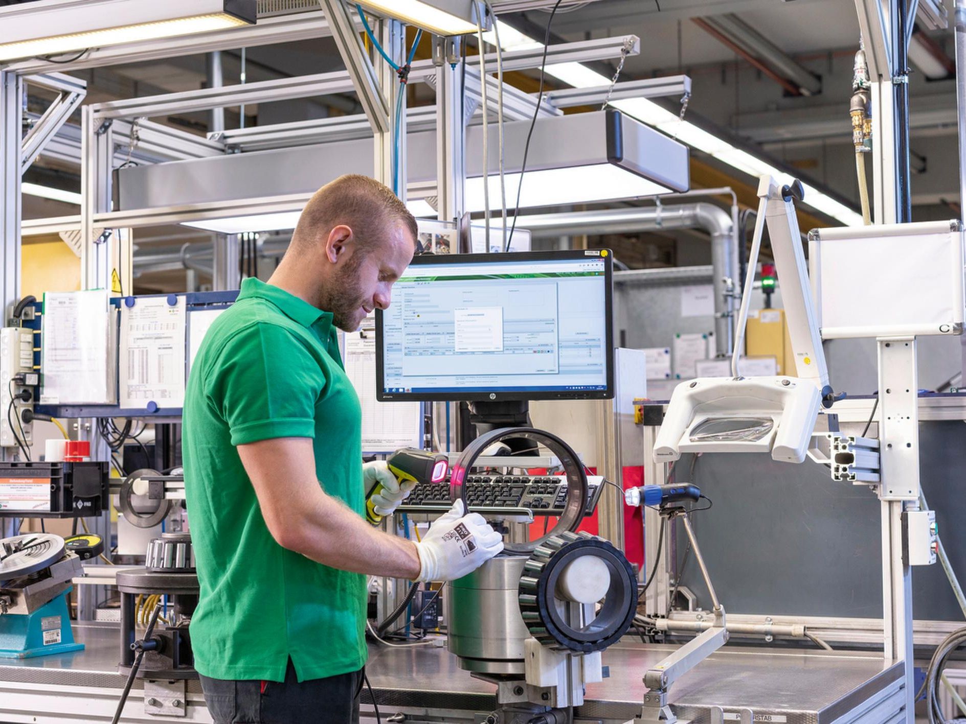 Schaeffler Industrial Remanufacturing Services: Stock preparation saves resources and reduces costs Schaeffler Industrial Remanufacturing Services: Stock preparation saves resources and reduces costs