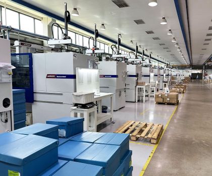 Thomriss setzt auf Wittmann: Effizient verpackt: Wittmann-Technik für Kosmetik der Zukunft Thomriss setzt auf Wittmann: Effizient verpackt: Wittmann-Technik für Kosmetik der Zukunft