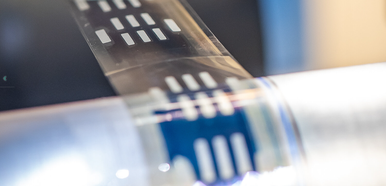 After printing, a finished ribbon of solar cells is available.