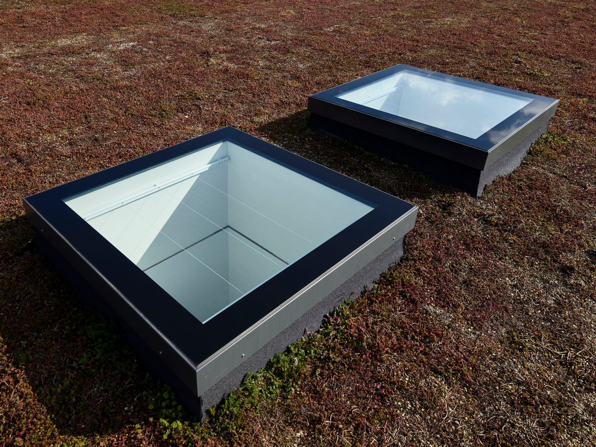 Die Größe der Modular Rooflights, hier in der Ausführung als Monolight, ist millimetergenau konfigurierbar (Foto: Mads Frederik/Velux Commercial) Die Größe der Modular Rooflights, hier in der Ausführung als Monolight, ist millimetergenau konfigurierbar (Foto: Mads Frederik/Velux Commercial)