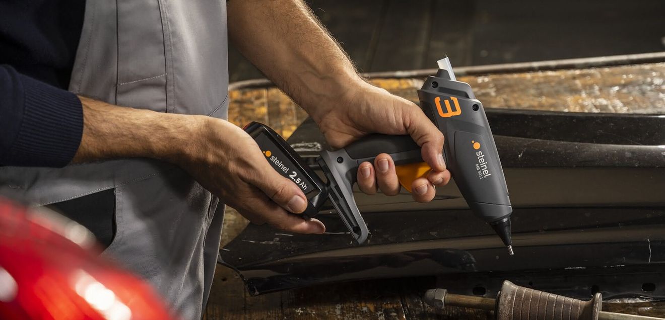 Cordless hot glue gun: Professional gluing and repairing Series 3 hot glue gun from Steinel
