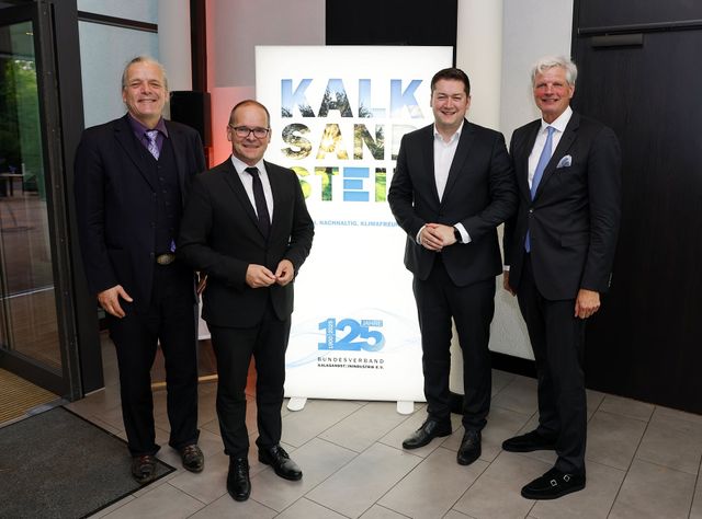 125 Jahre Bundesverband Kalksandsteinindustrie e.V. – Gemeinsam ist besser als allein 125 Jahre Bundesverband Kalksandsteinindustrie e.V. – Gemeinsam ist besser als allein