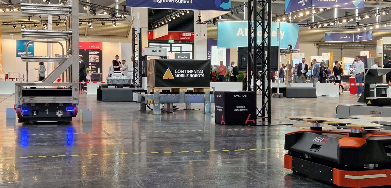 Logimat 2025: Mixed AGV transport fleets understand each other: Harmonization of fleet management