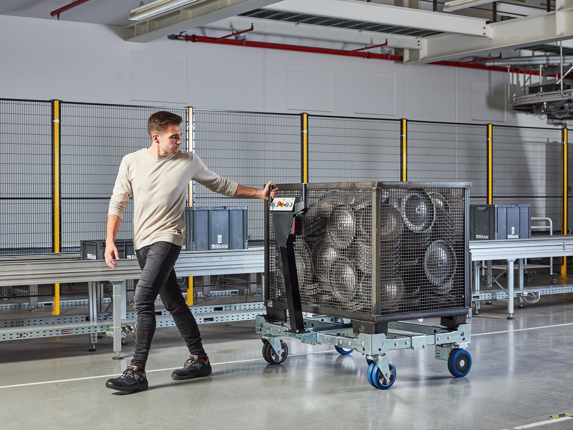 Motek 2023: Efficient solutions for in-house transportation ErgoMove 1000 drive system