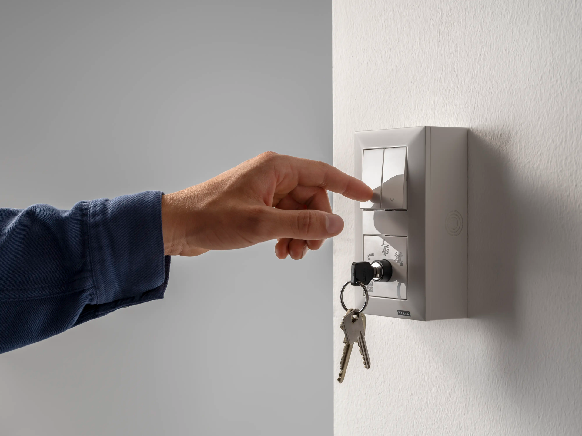 Anzeige: Neues VELUX Flachdach-Fenster CXU für sicheren Ausstieg & Rauchabzug in Treppenhäusern