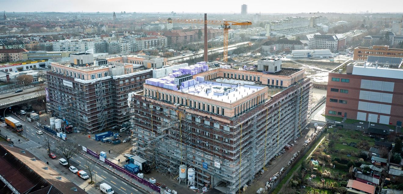 Deutschlands größte Dachgärtnerei entsteht im Gewerbehöfequartier GoWest in Berlin Deutschlands größte Dachgärtnerei entsteht im Gewerbehöfequartier GoWest in Berlin