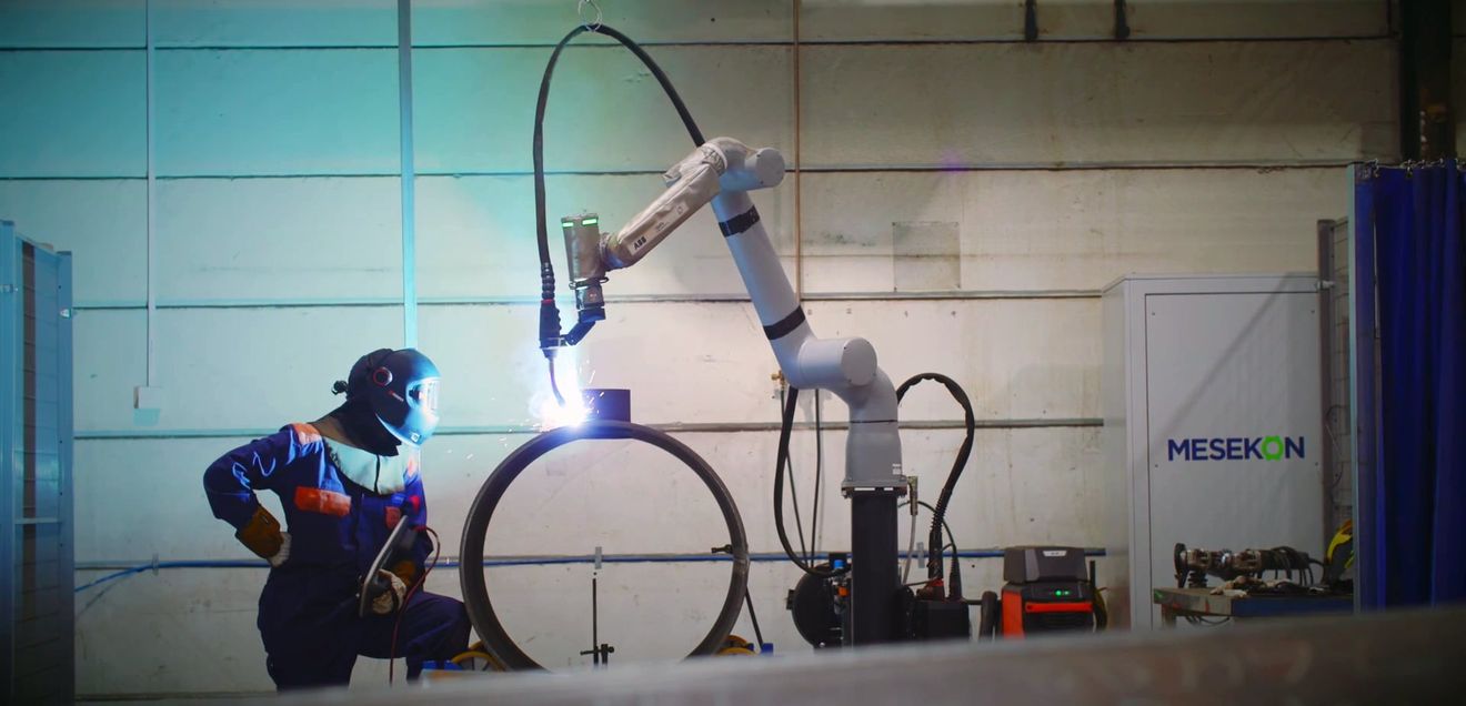 Anzeige: Präzision und Effizienz beim Schweißen dank ABB-Cobot Anzeige: Präzision und Effizienz beim Schweißen dank ABB-Cobot