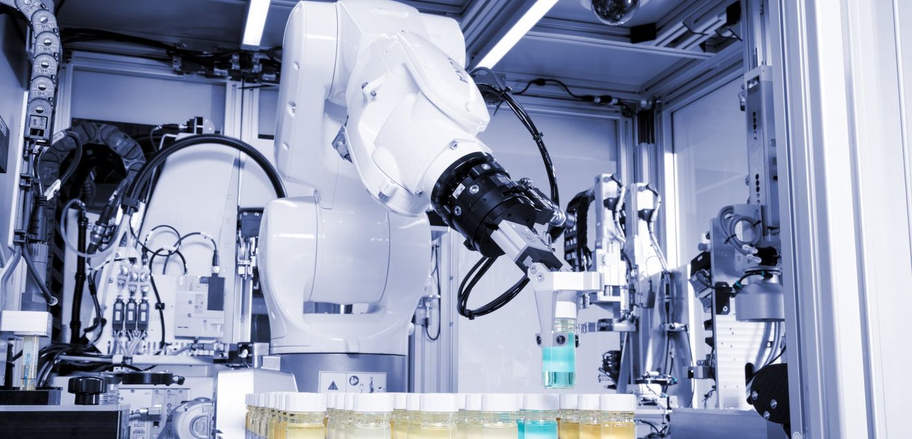 Laborautomation: Kuka Roboter arbeitet als Laborassistent bei Anton Paar Anton Paar setzt einen Roboter von Kuka im Rheometer HTR 7000 für die automatisierte Labor- und Qualitätsprüfung ein. Der Roboter übernimmt Probenhandling, Reinigung und Dokumentation rund um die Uhr.