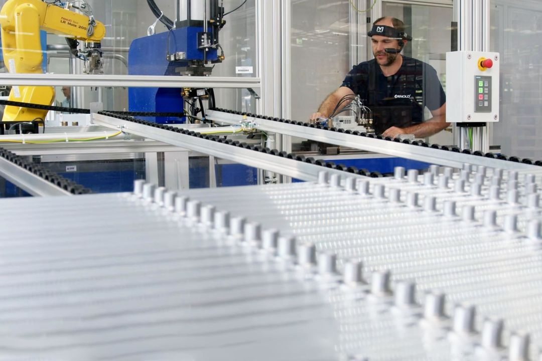 Arnold Umformtechnik expands after-sales service: Faster help with VR glasses Arnold Umformtechnik expands after-sales service: Faster help with VR glasses
