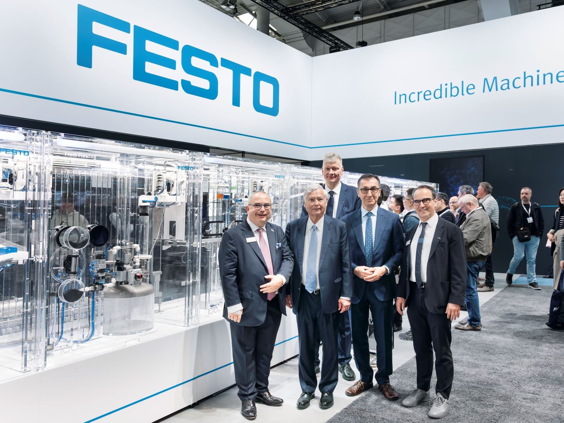 Festo im Jubiläumsjahr auf der Hannover Messe: Bundesforschungsminister gratuliert zu 100 Jahren Festo Festo im Jubiläumsjahr auf der Hannover Messe: Bundesforschungsminister gratuliert zu 100 Jahren Festo