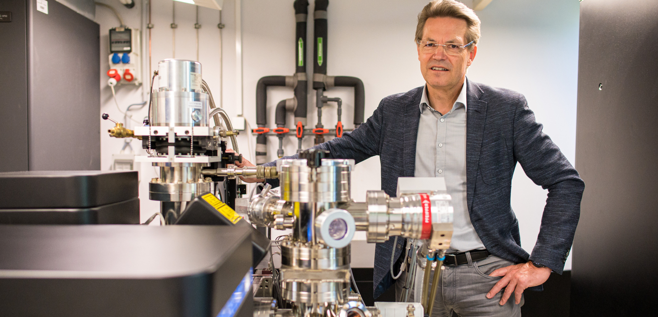Frank Mücklich, Professor für Funktionswerkstoffe der Universität des Saarlandes und Leiter des Steinbeis-Forschungszentrum für Werkstofftechnik (MECS) im Labor für Atomsonden-Tomographie