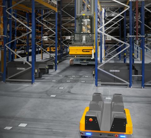 Prodrive Technologies relies on Jungheinrich: AMR and narrow-aisle forklift in combination