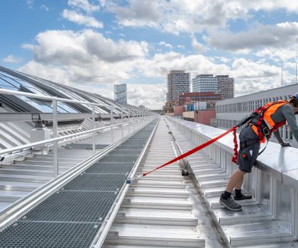 Sichere Wartungswege auf dem Ostbahnhof Berlin mit LUX-Top