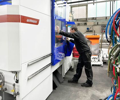 Wittmann-Maschinen bei KB Kunststofftechnik: Ökonomie und Ökologie im Schulterschluss Wittmann-Maschinen bei KB Kunststofftechnik: Ökonomie und Ökologie im Schulterschluss