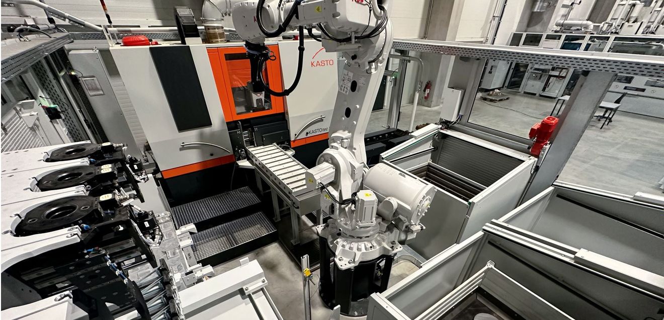 Vollautomatische Säge- und Lagerlösung: Metallsägen und Lagertechnik greifen nahtlos ineinander Vollautomatische Säge- und Lagerlösung: Metallsägen und Lagertechnik greifen nahtlos ineinander