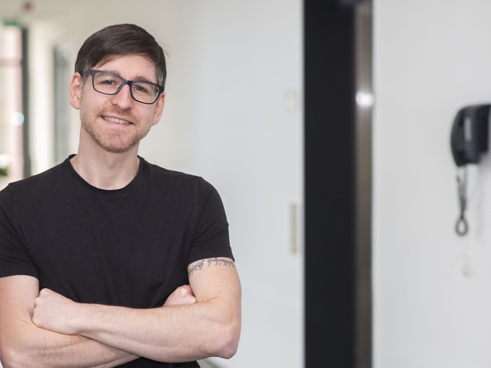 Biologe Prof. Dr. Tobias Ackels von der Universität Bonn
