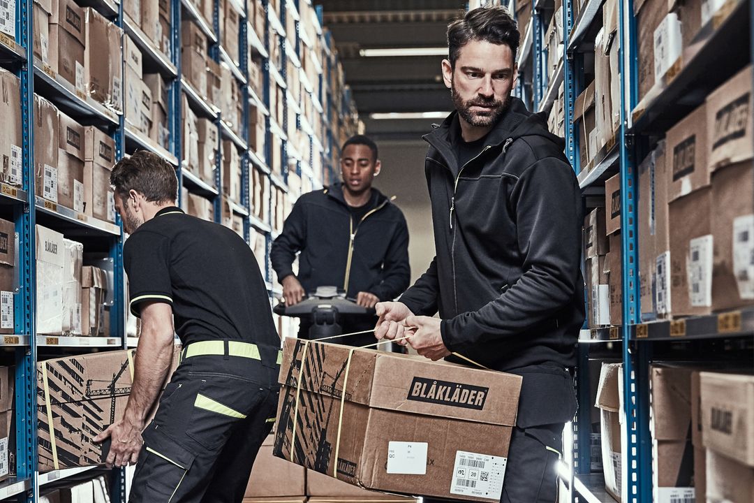 Anzeige: Sicherheit und Komfort vereint – Arbeitskleidung von Blåkläder für den modernen Logistikalltag Anzeige: Sicherheit und Komfort vereint – Arbeitskleidung von Blåkläder für den modernen Logistikalltag