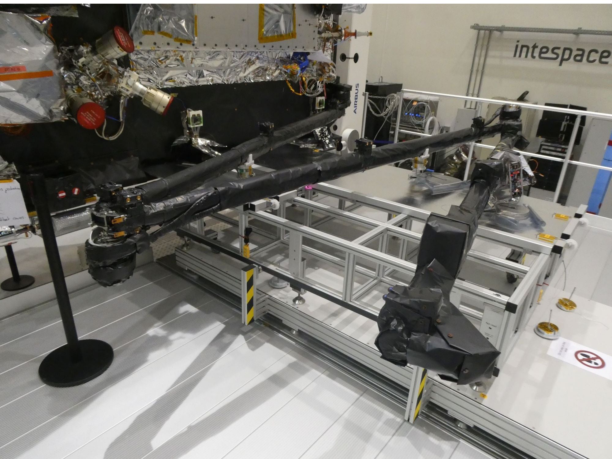 Item: Staircase and platform system for Jupiter probe: Special platform for special mission