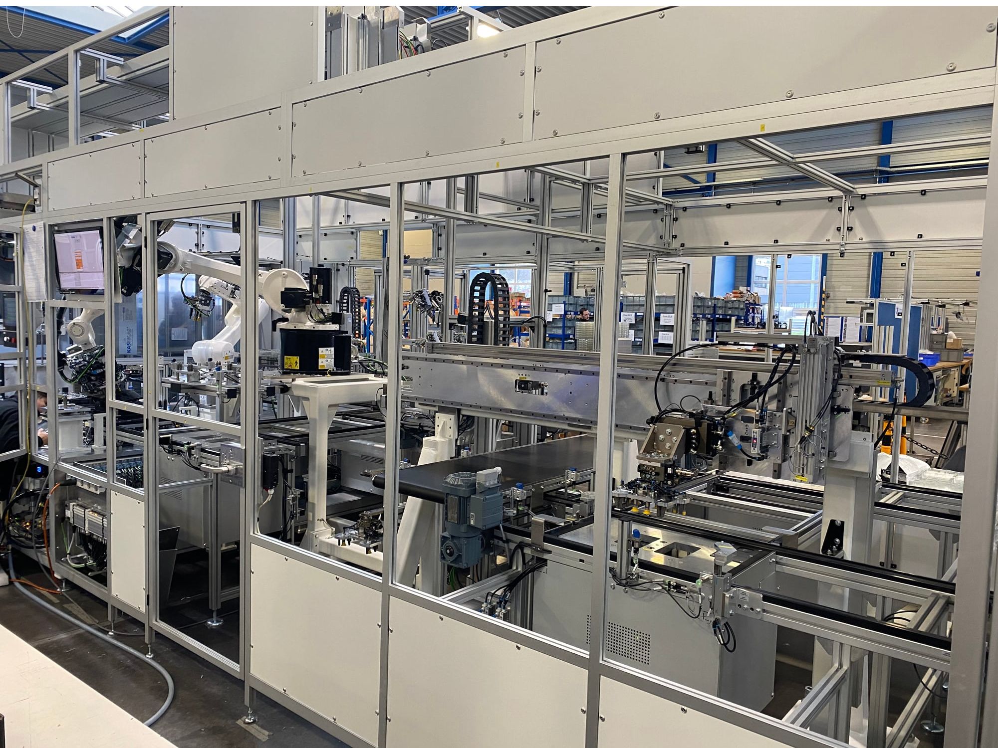 Increased efficiency through simulation software: Assembly lines optimized for automotive displays Increased efficiency through simulation software: Assembly lines optimized for automotive displays