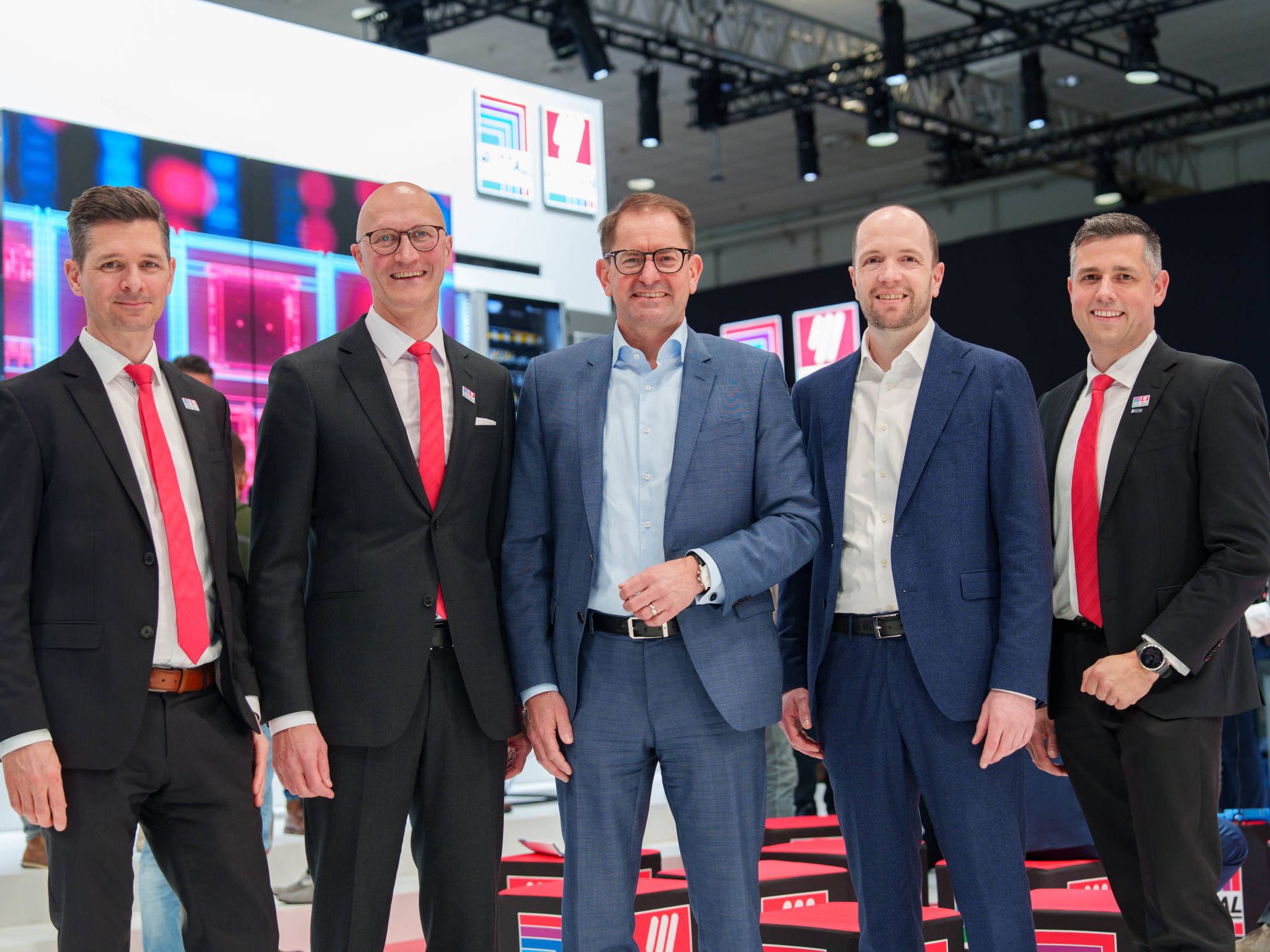 Lenze and Rittal enter into technology partnership: Alliance for power distribution and intelligent drive technology Lenze and Rittal enter into technology partnership: Alliance for power distribution and intelligent drive technology