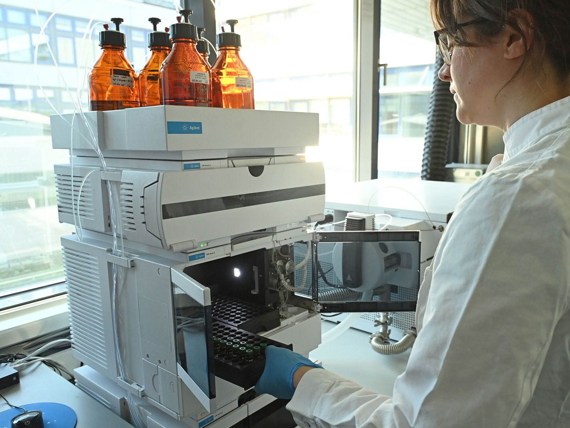 Analysedaten zu Chemikalien in der Umwelt unzureichend? Nur ein Bruchteil der Chemikalien in Gewässern erfasst Für die Analyse von Umweltproben bedarf es spezifischer Methoden.