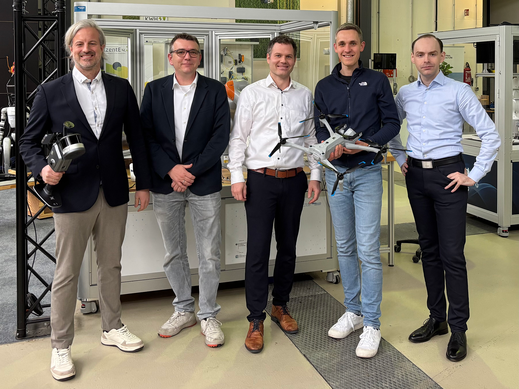 Forschung des WZL der RWTH Aachen: Echtzeitlokalisierung für autonome Robotersysteme Forschung des WZL der RWTH Aachen: Echtzeitlokalisierung für autonome Robotersysteme