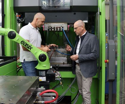 Spritzgießzelle für Forschung und Lehre: Engel unterstützt Upcycling-Forschung an der TH Rosenheim Spritzgießzelle für Forschung und Lehre: Engel unterstützt Upcycling-Forschung an der TH Rosenheim