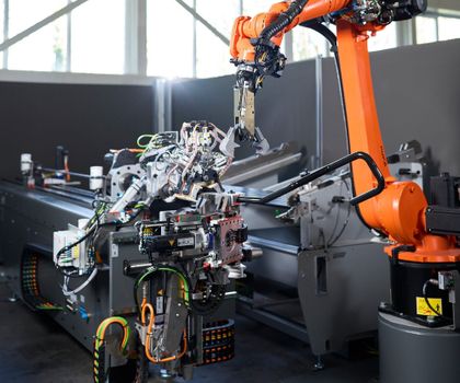 Geometrien auf Knopfdruck: CNC-Biegetechnologie für Kunststoffrohre Geometrien auf Knopfdruck: CNC-Biegetechnologie für Kunststoffrohre