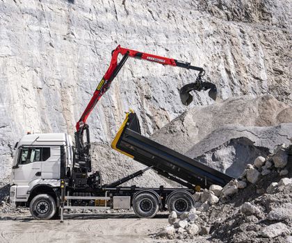 Eine innovative Produktkombination von Palfinger auf der bauma: der erste Recyclingkran-Prototyp der Generation 3 Urban Range (TZU++ TEC) als Komplettlösung mit dem neuen HT 18 TEC Abrollkipper. Palfinger präsentierte zukunftsweisendes Konzept für Recyclingkrane und neue Abrollkipper