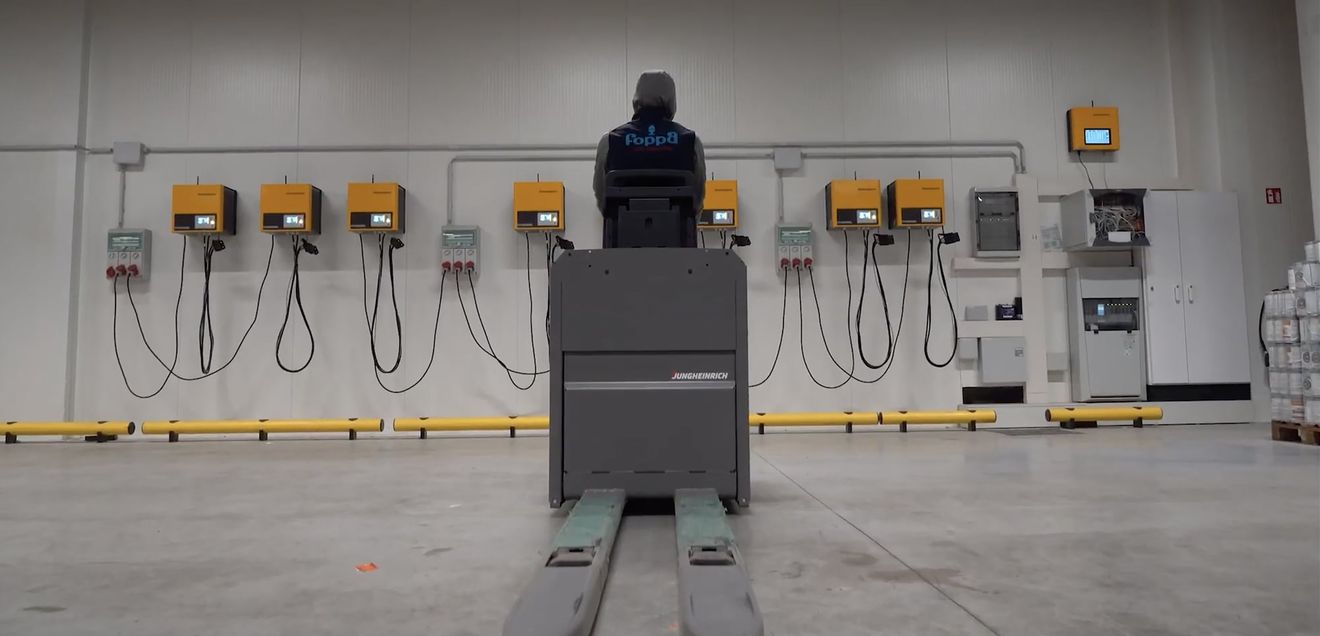 Foppa nutzt Lademanagement von Jungheinrich: Solarstrom versorgt 90 % der Staplerflotte Foppa nutzt Lademanagement von Jungheinrich: Solarstrom versorgt 90 % der Staplerflotte