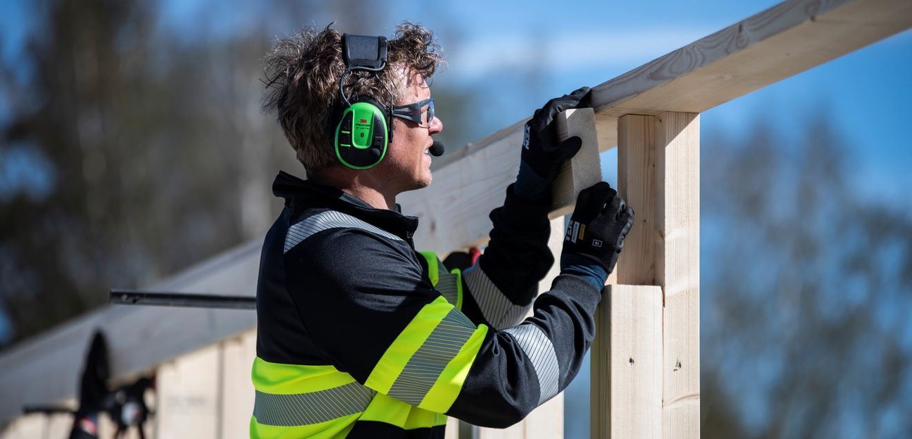 Selbstaufladendes Gehörschutz-Headset: Arbeitsschutz mit Umweltschutz vereint Selbstaufladendes Gehörschutz-Headset: Arbeitsschutz mit Umweltschutz vereint
