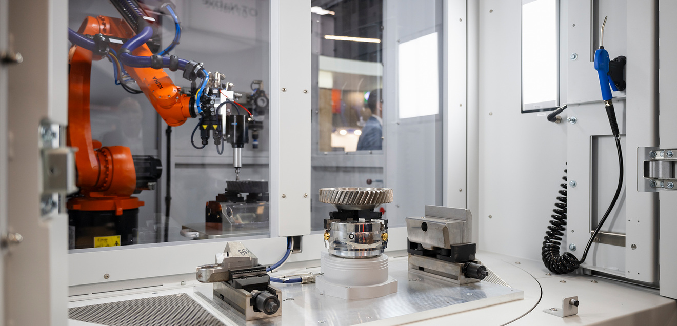 Die Entgratzelle ist eine Demo der Heitec-Bereiche Automatisierung und Maschinenbau. Die Entgratzelle ist eine Demo der Heitec-Bereiche Automatisierung und Maschinenbau.