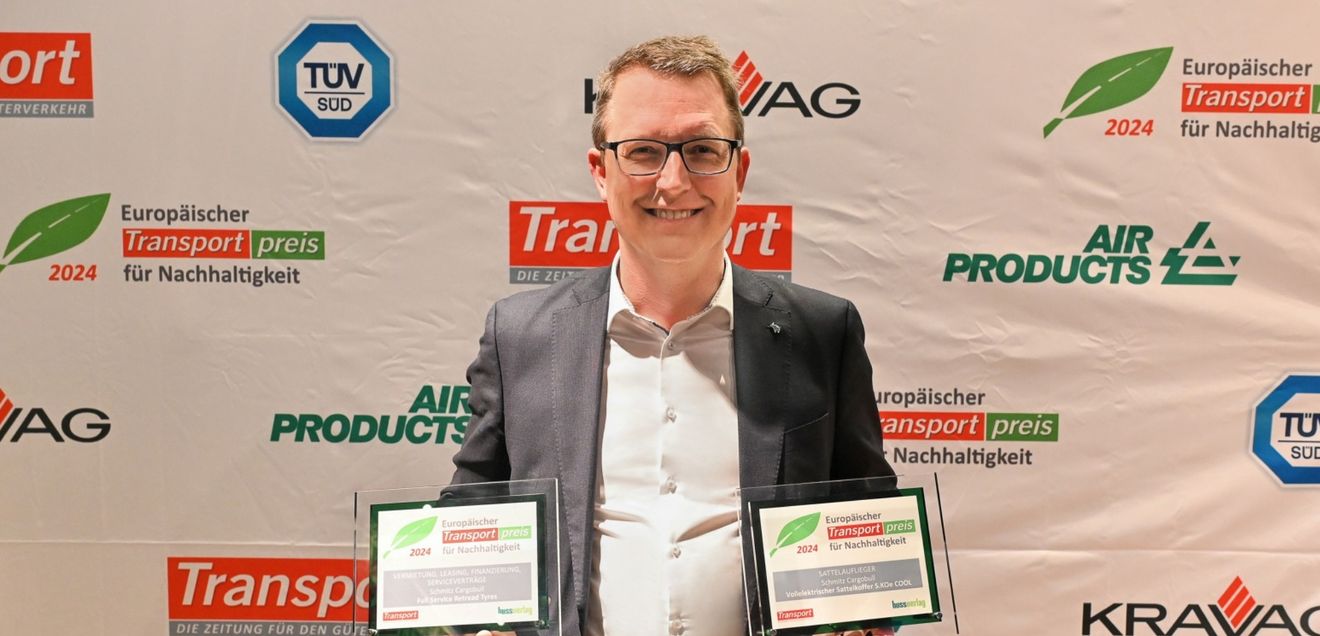 Schmitz Cargobull gewinnt „Europäischen Transportpreis für Nachhaltigkeit 2024“ in der Kategorie „Sattelauflieger“ für den vollelektrischen Kühlkoffer S.KOe COOL und in der Kategorie „Serviceverträge“ für den Full Service Retread Tyres-Vertrag Doppelsieg für Schmitz Cargobull