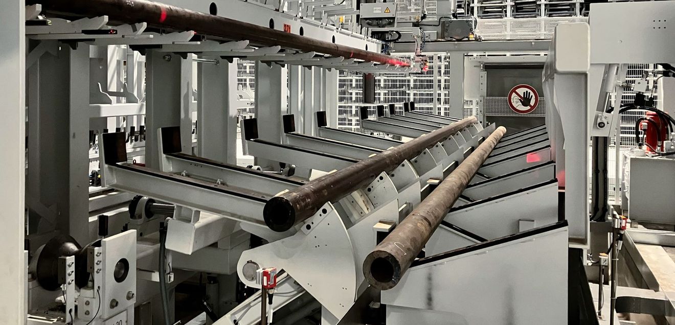 Vollautomatische Säge- und Lagerlösung: Metallsägen und Lagertechnik greifen nahtlos ineinander Vollautomatische Säge- und Lagerlösung: Metallsägen und Lagertechnik greifen nahtlos ineinander