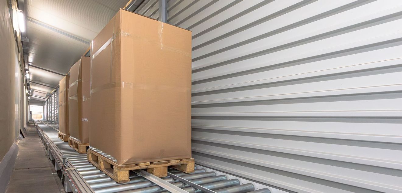 Laderampe erhält Upgrade: Effiziente Lagerlogistik dank vollautomatisierter Förderstrecke Laderampe erhält Upgrade: Effiziente Lagerlogistik dank vollautomatisierter Förderstrecke
