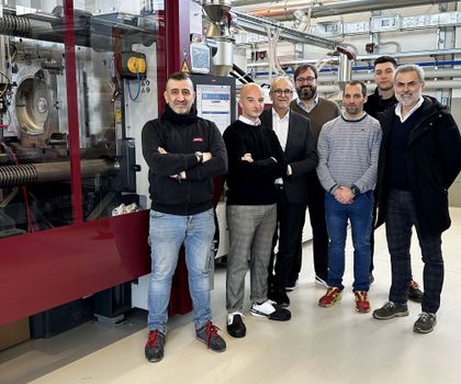 Wittmann-Lösung mit Robotern und Peripherie: Mehr Kontrolle durch eigene Spritzgießproduktion Wittmann-Lösung mit Robotern und Peripherie: Mehr Kontrolle durch eigene Spritzgießproduktion